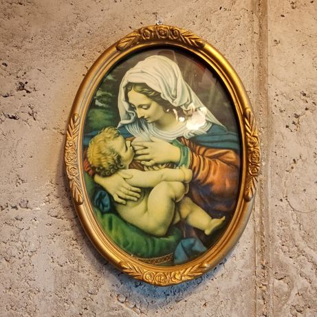 Matka boska karmiąca obraz religijny owalna rama PRL
