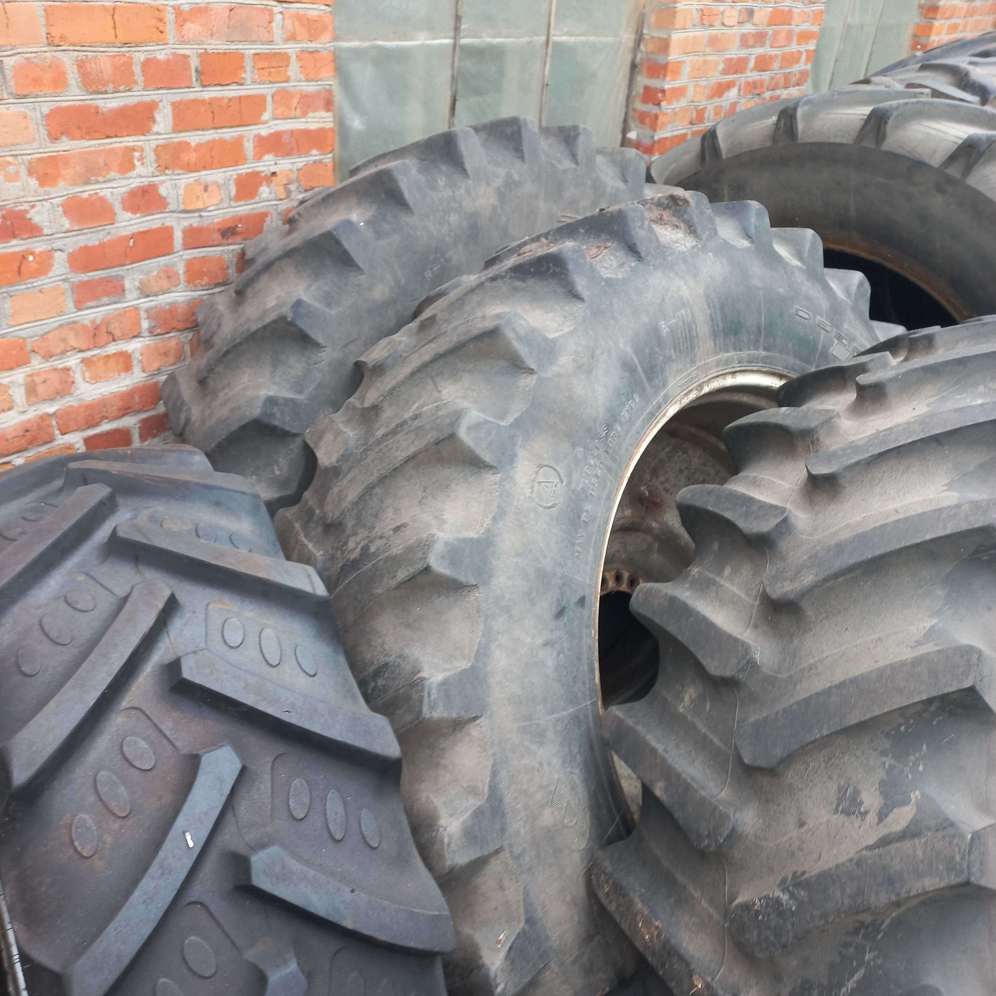 Шини -диски R-42 та R30 на трактор Case--New Holland