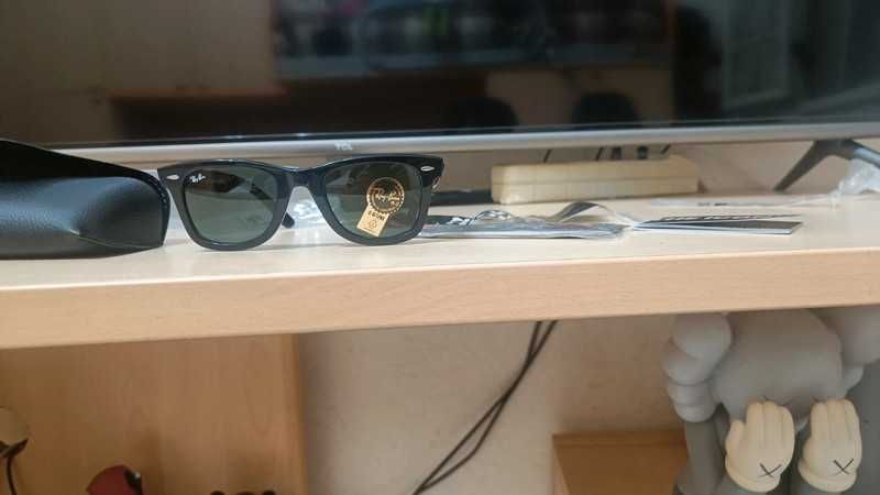Legendary Ray-Ban Wayfarer 2140 - Czarna Oprawa/Zielone Szkła-Idealny