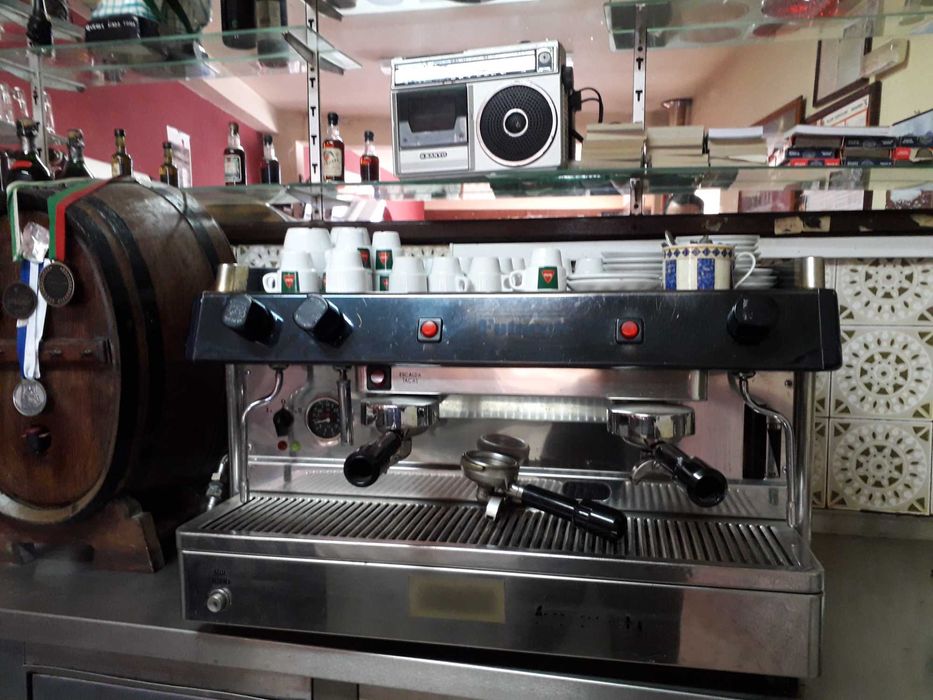 Máquina de café industrial.