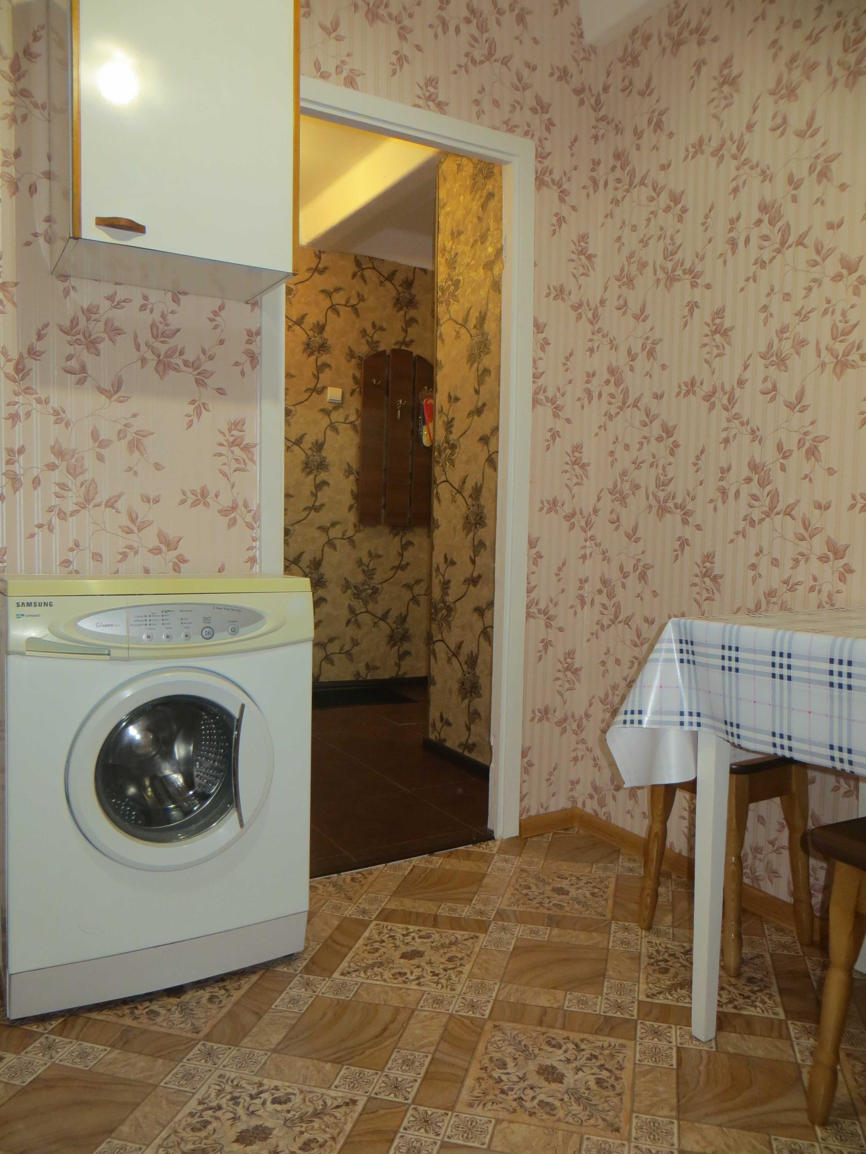 Оболонь.  ТЦ "OASIS" 1-хв.  "Героїв Дніпра" Оболонський проспект-43.