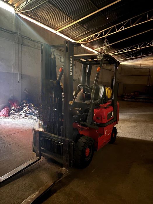 Empilhador Nissan 18 Gás