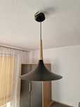 Lampa wisząca w kolorze szarym