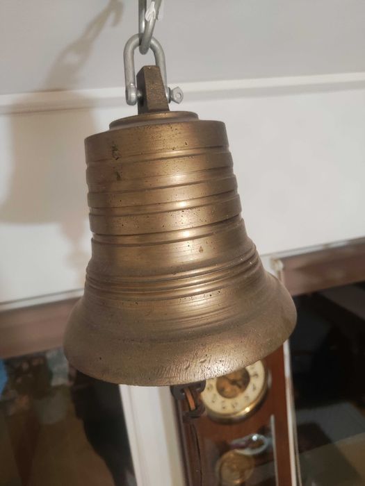 Stary Duży Dzwon Mosiężny