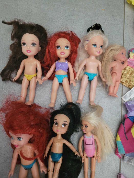 Zestaw lalek i ubranek