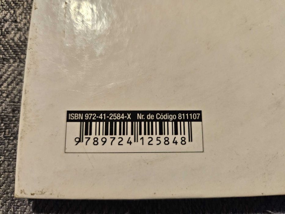 Livro “História de Muitas Cores” Rosa Lobato de Faria 7-10 anos