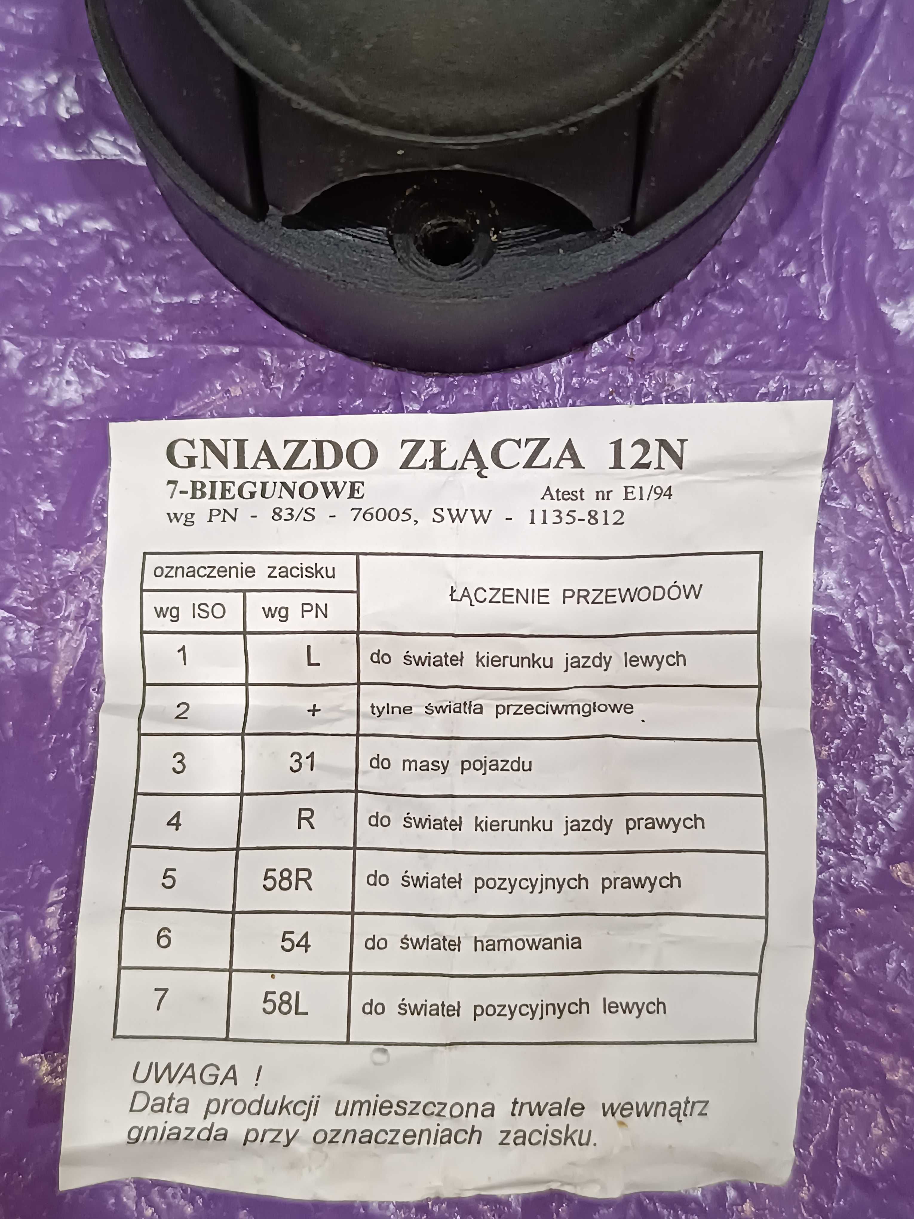 Gniazdo do przyczepy i kluczyki