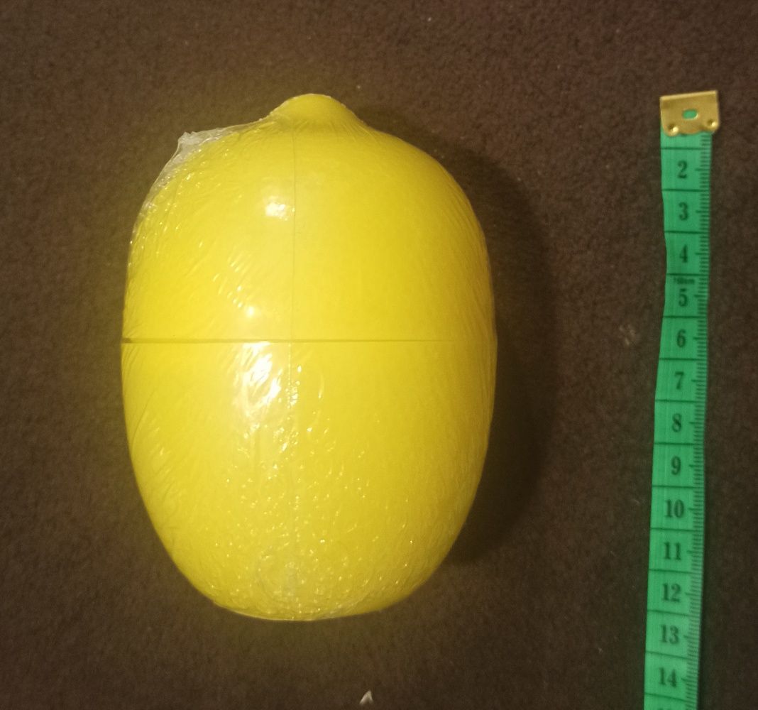 Plastikowy pojemnik na cytrynę