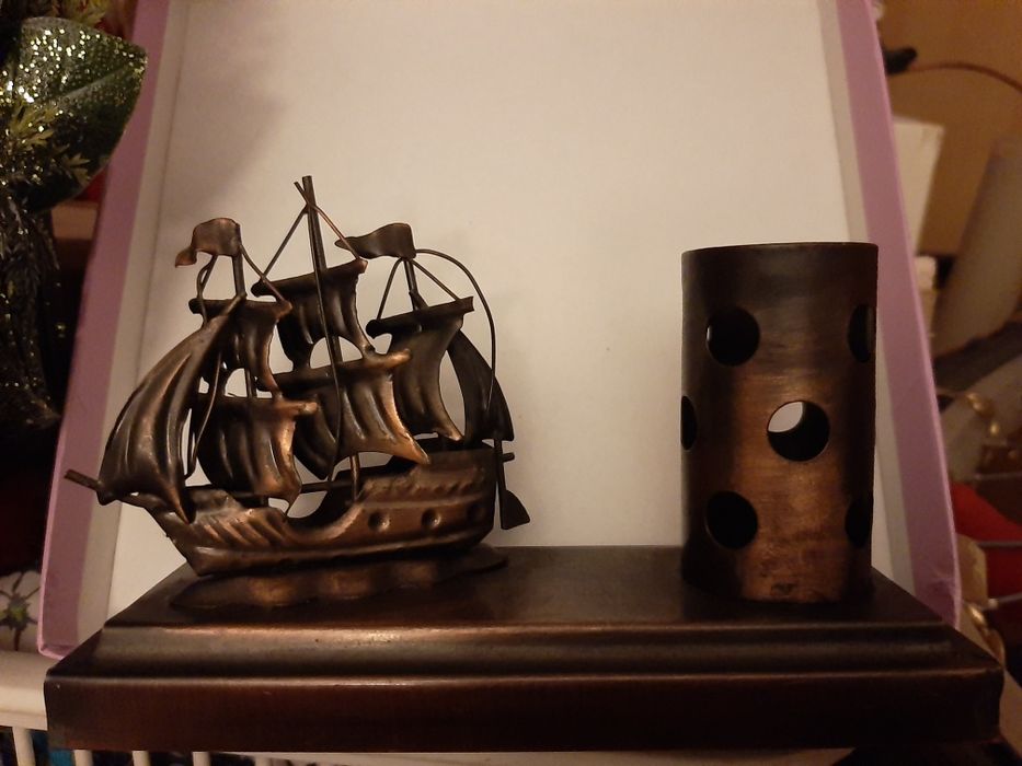 Suporte para canetas em latão