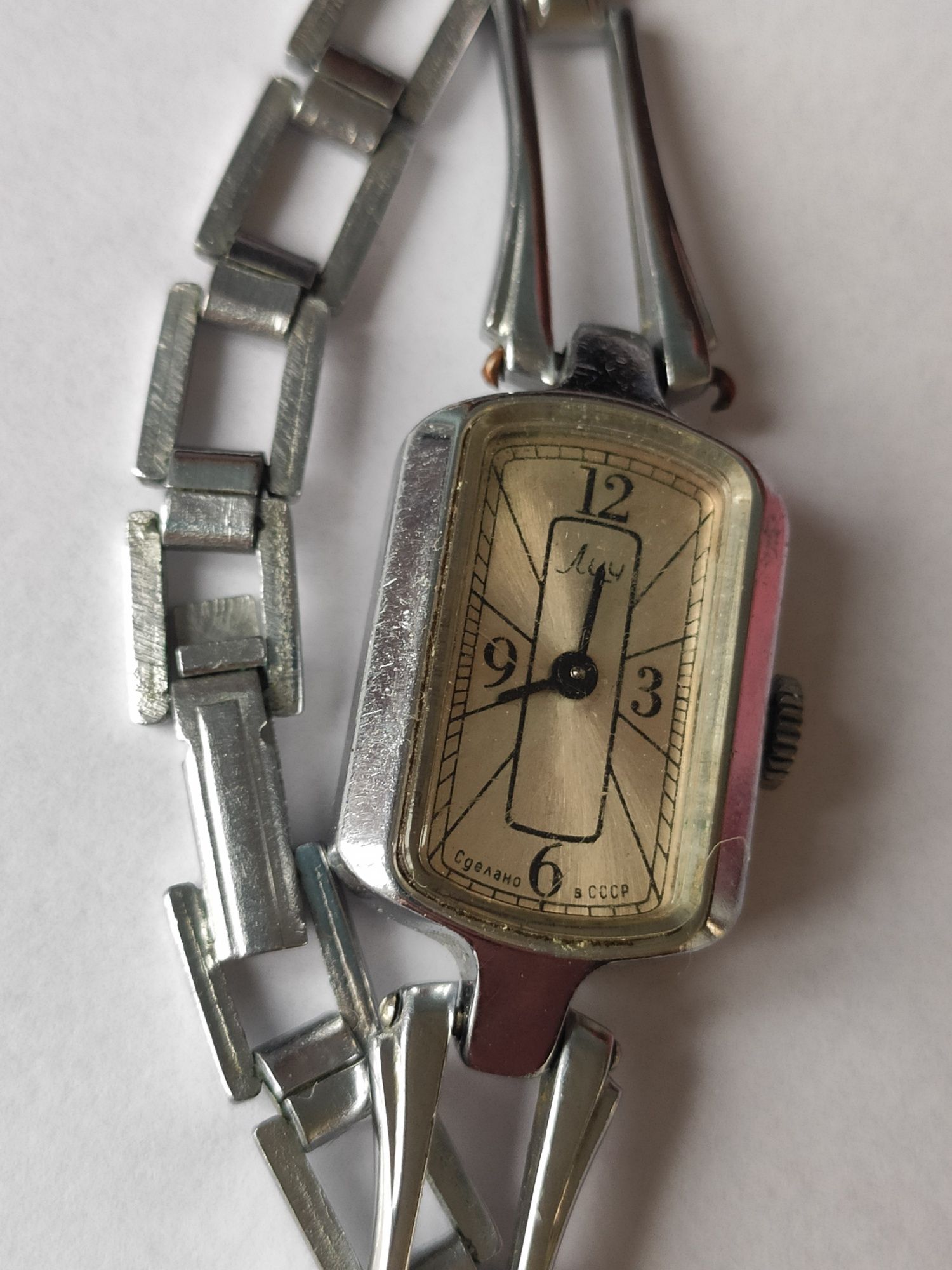 Damski zegarek Łucz z CCCP (Związku Radzieckiego) nie działa