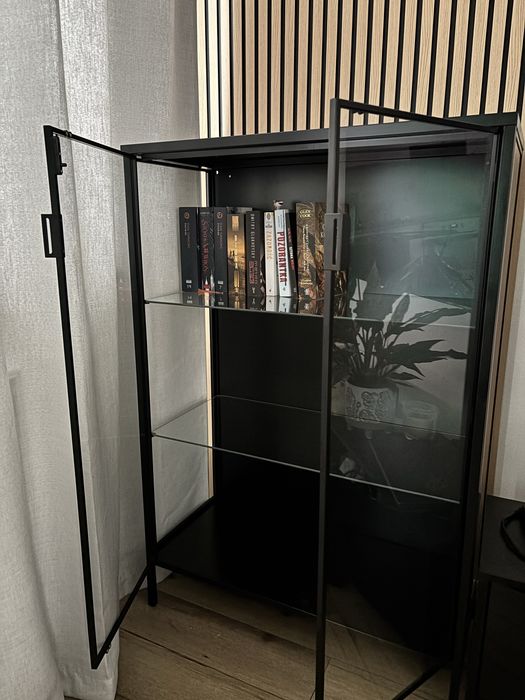 Szklana gablota ikea