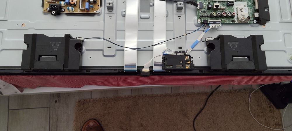 Vendo Smartv LG 43UJ630V para peçsas