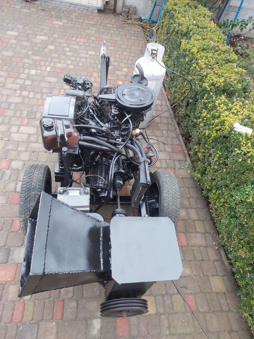 Подрібнювач садовий.Двигун та кпп "Таврія" газ/ бензин.