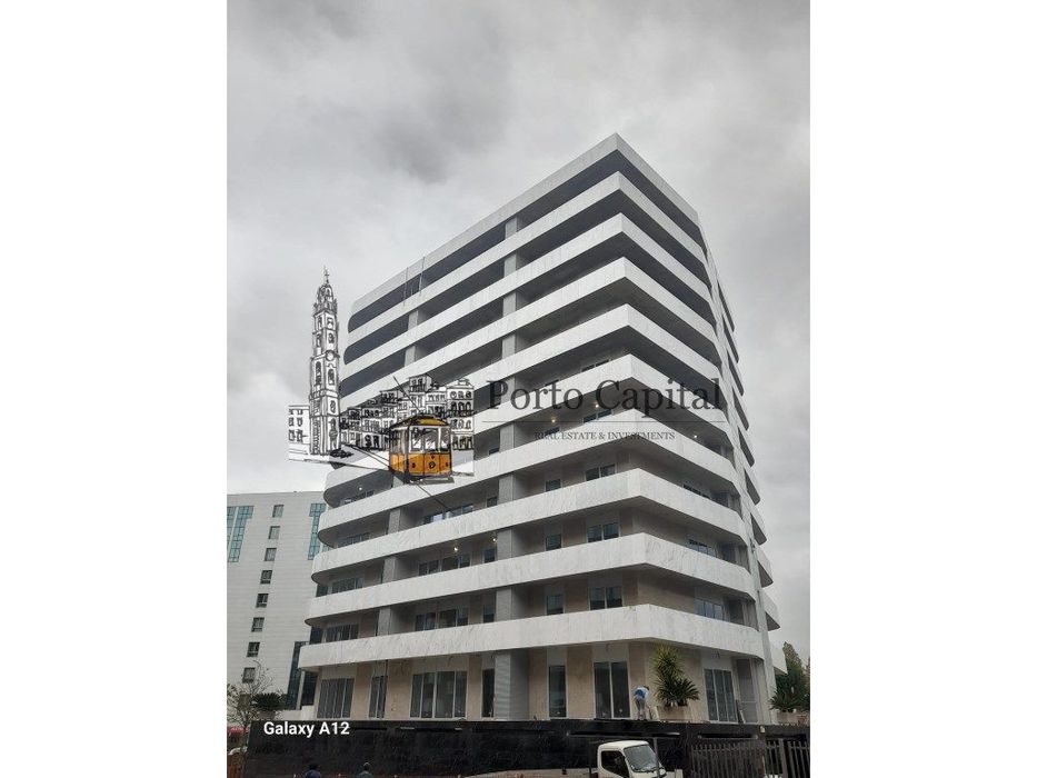 Excelentes Apartamentos T2, Junto Ao Bessa, Com Varanda E 2 Lugares...