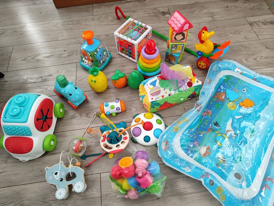 Zestaw zabawek niemowlęcych