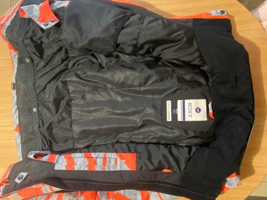 Гірськолижна куртка Roxy р S вживана в гарному стані
