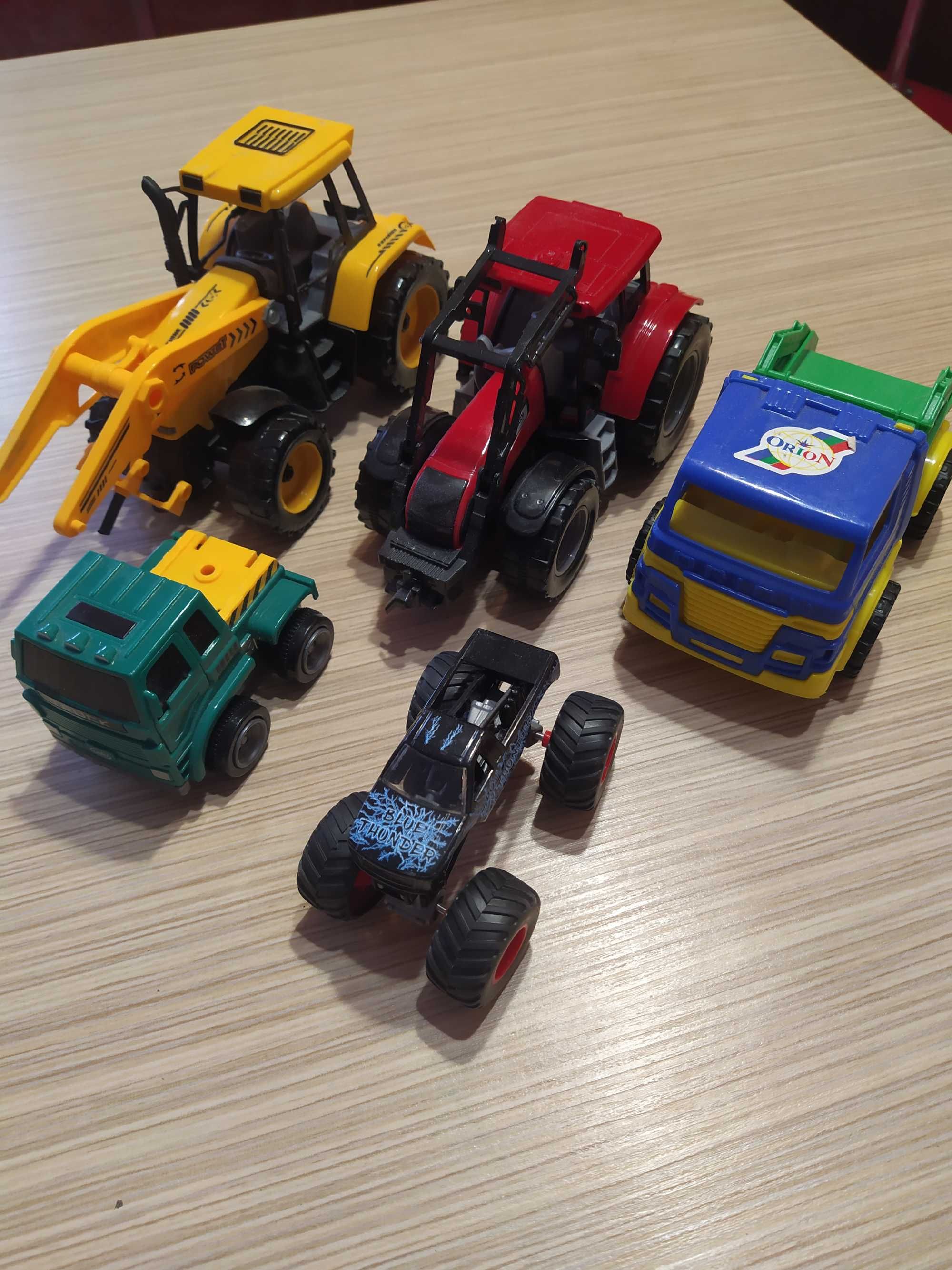 Машинка, трактор. Пакет игрушек для мальчика.
