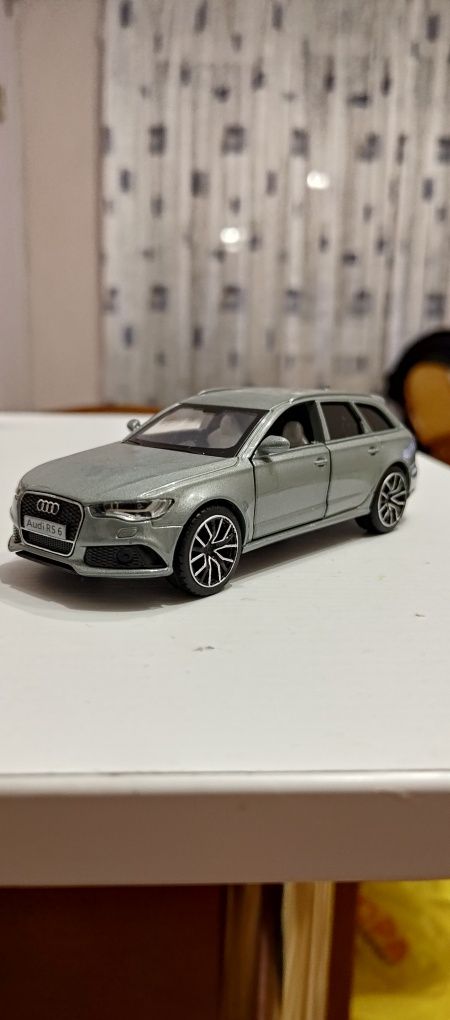 Продам масштабну модель  Audi RS6