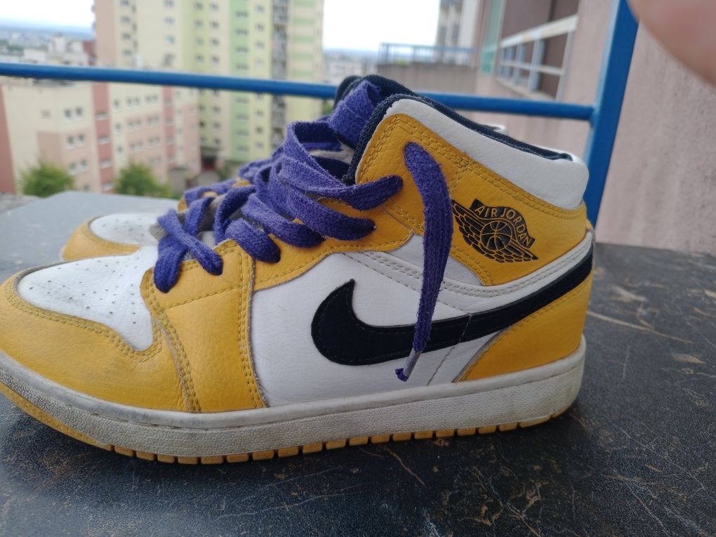 Nike Jordan 1 Yellow