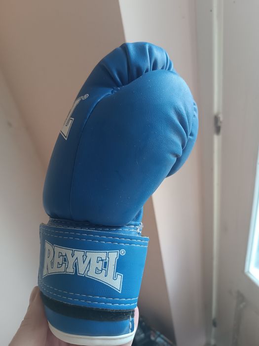 Боксерские перчатки Reyvel 9oz одна перчатка