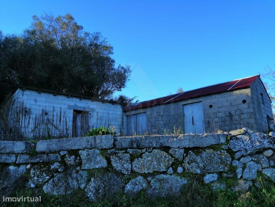 Terreno com arrecadação em Padreiro