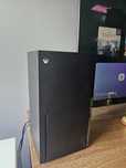 Xbox Series X + 2 pady + ładowarka + gra Hogwarts Legacy