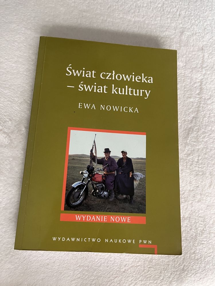 Świat człowieka - świat kultury Ewa Nowicka