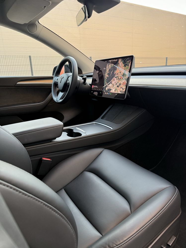 Tesla Model Y RWD