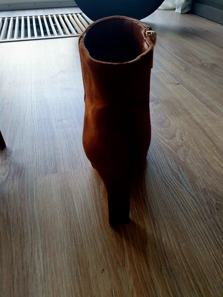 Brązowe botki Deezee