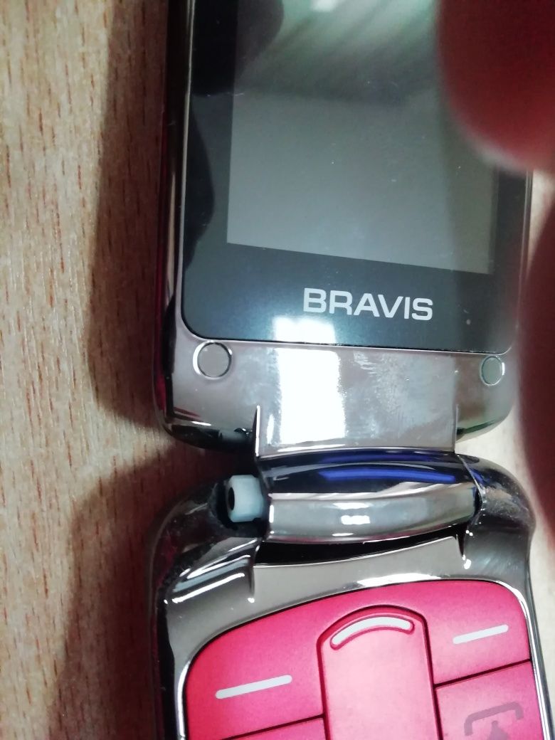 Мобильный телефон Bravis clamp