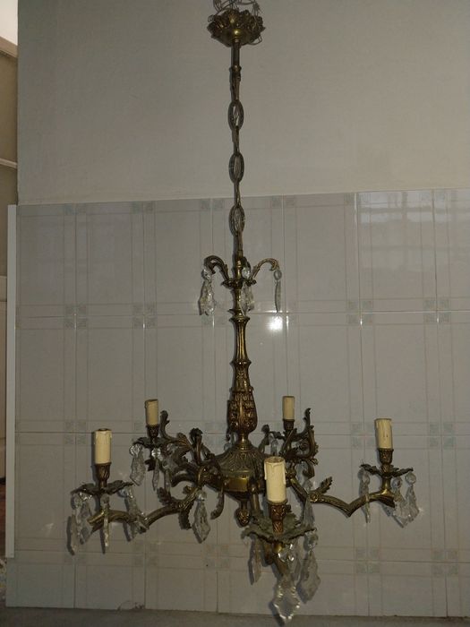 Candeeiro de tecto. Candelabro, lustre