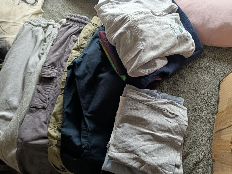 Zestaw ubrań dobre na rozmiar 140/146 chłopiec