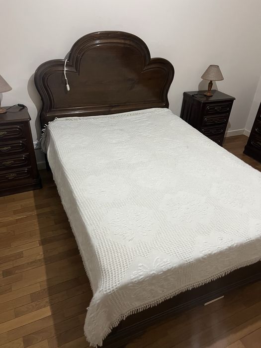 Cama de casalcom colchão (madeira maciça)
