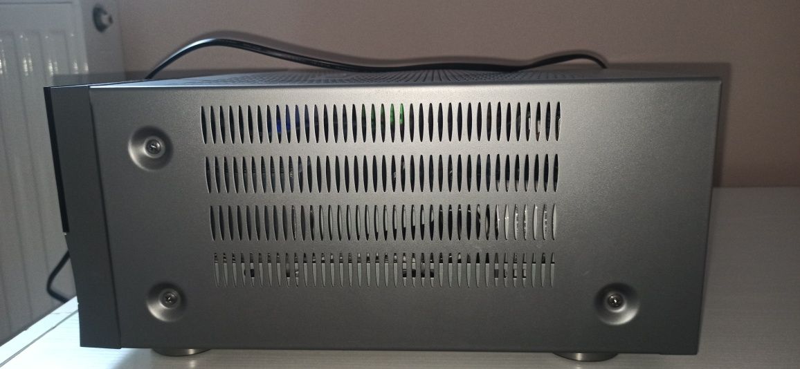 Amplituner Harman Kardon AVR 147, piękny stan