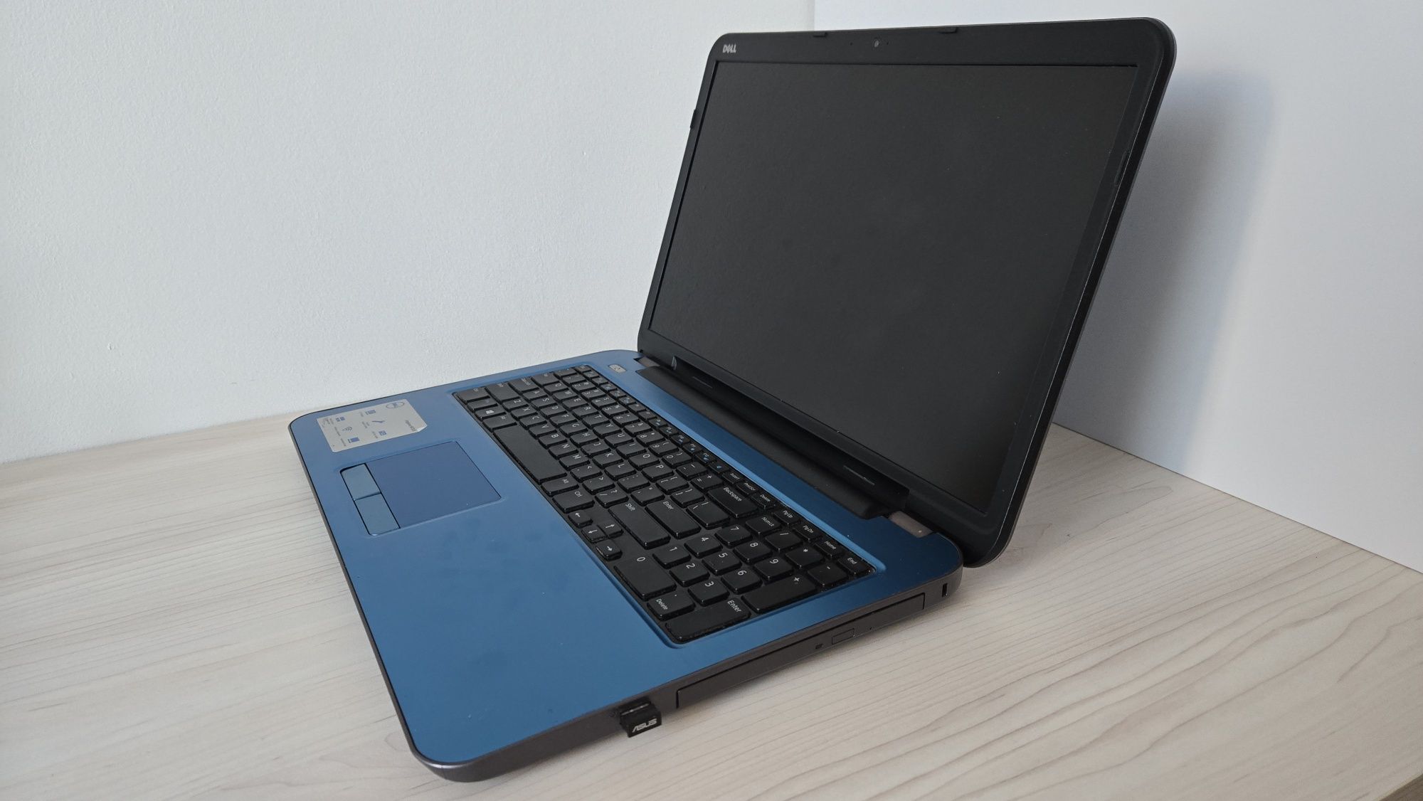 Laptop DELL Inspiron M731R