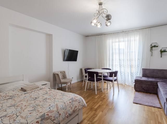 Центр міста! Оренда 2 кімн.квартири на пл.Міцкевича