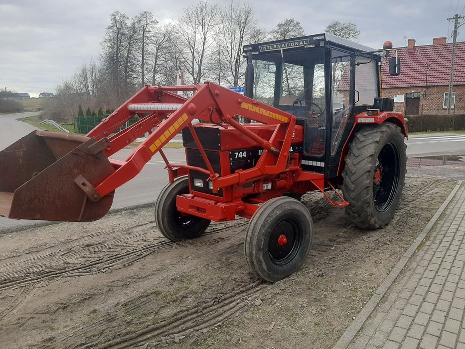 Case international 744