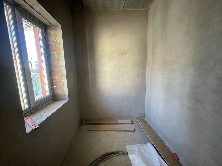 Котедж з гаражем навпроти Спектруму