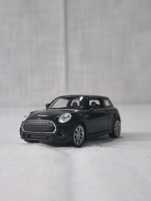 Welly 1:34 resorak Mini Hatch Scale 1/38