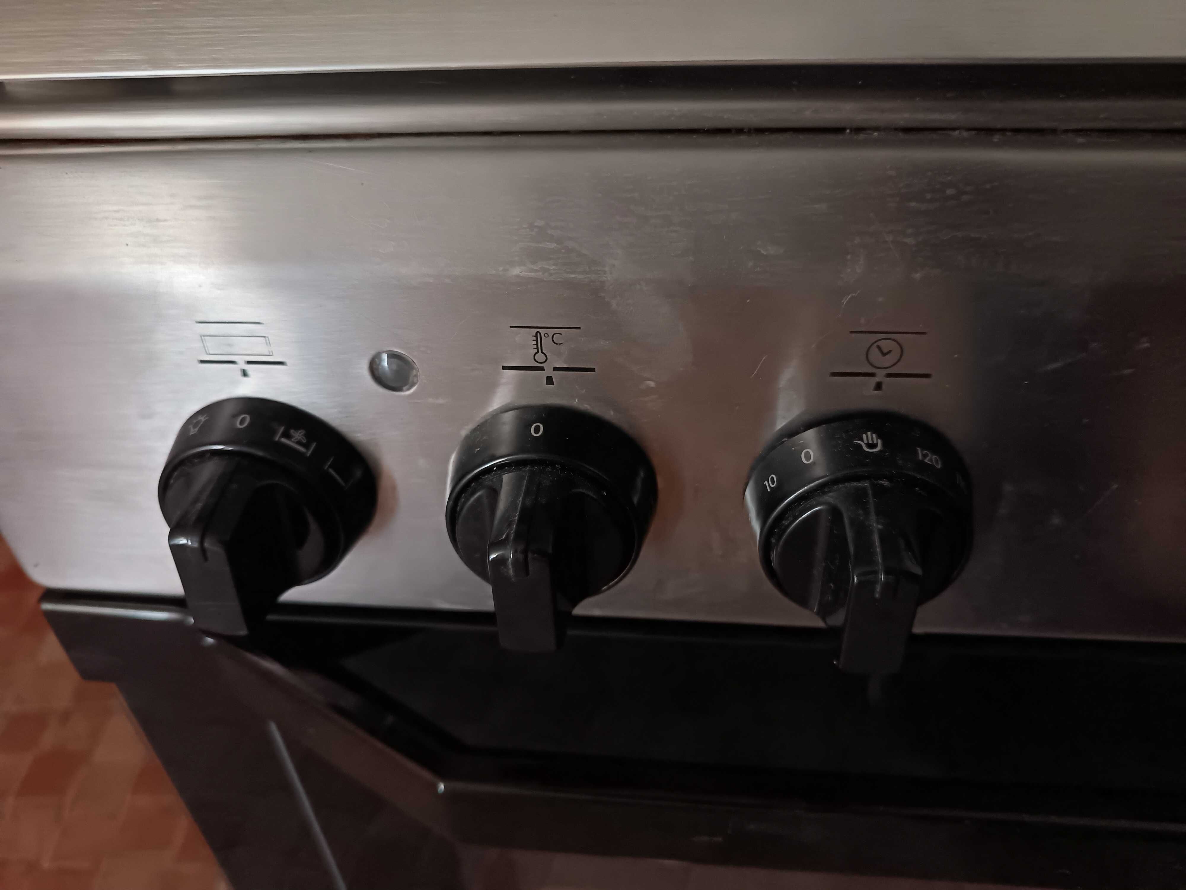 Fogão a gás Indesit em excelente estado