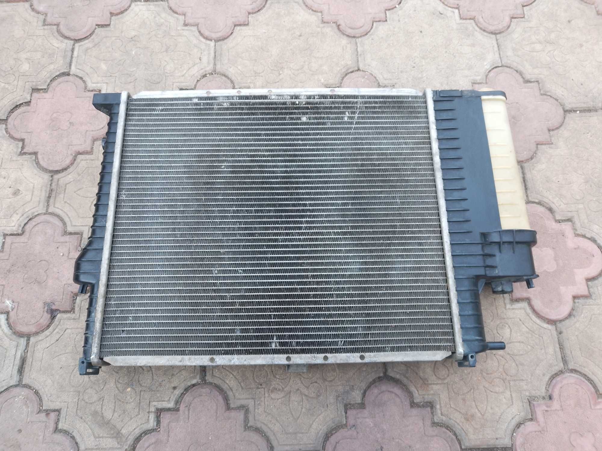 Радиатор охлаждения BMW 5 E34