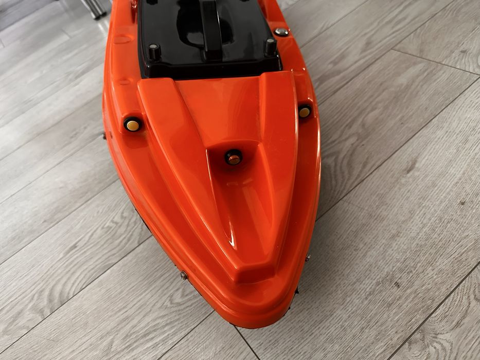 Якісний кораблик з GPS та глибиномір!