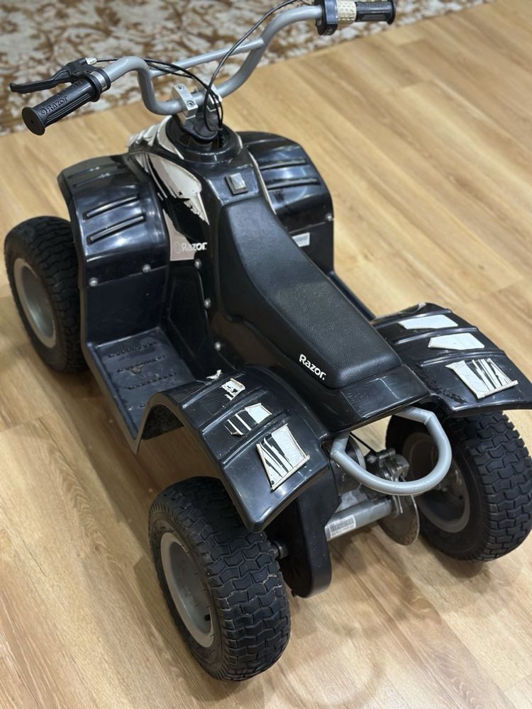 Квадроцикл Razor