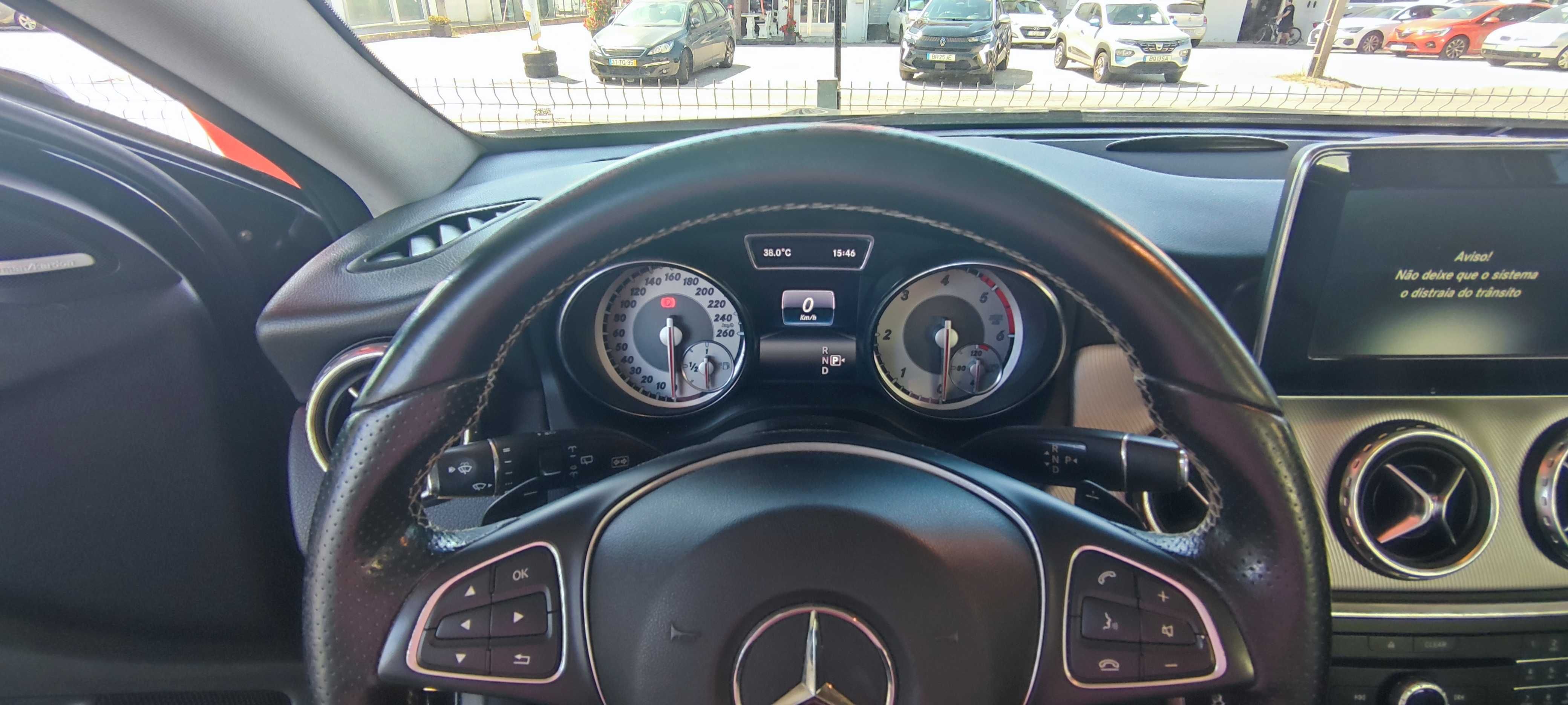 Mercedes Benz GLA 2.2 D 4 Matic como novo