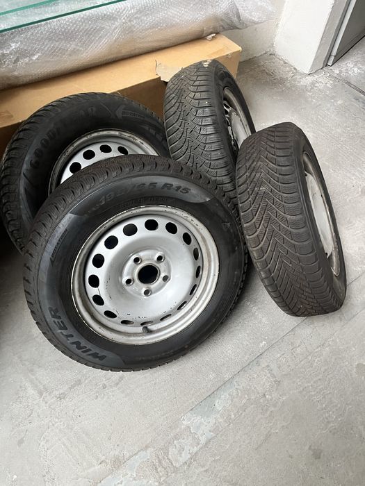 Koła zimowe VW 195/65 15R 5x112 + kołpaki oryginalne