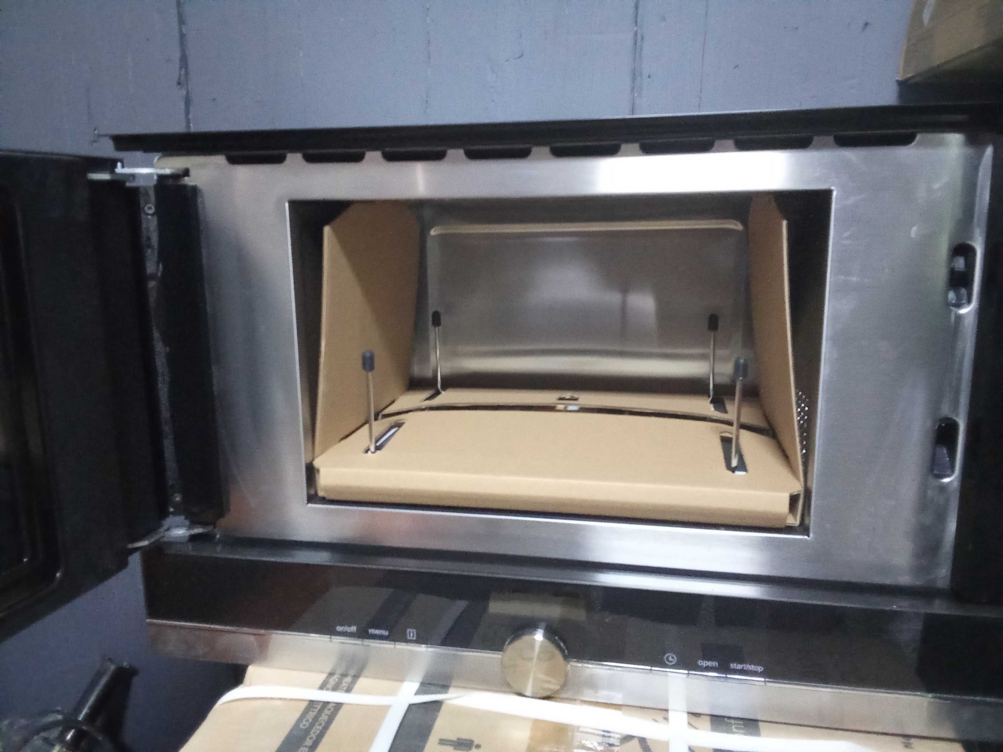 Forno e microondas de encastre