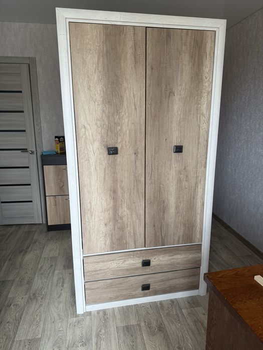 Продам шкаф двохдверний