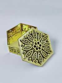 nowe pudełko do przechowywania biżuterii organizer  kolor - złoty 

Ro