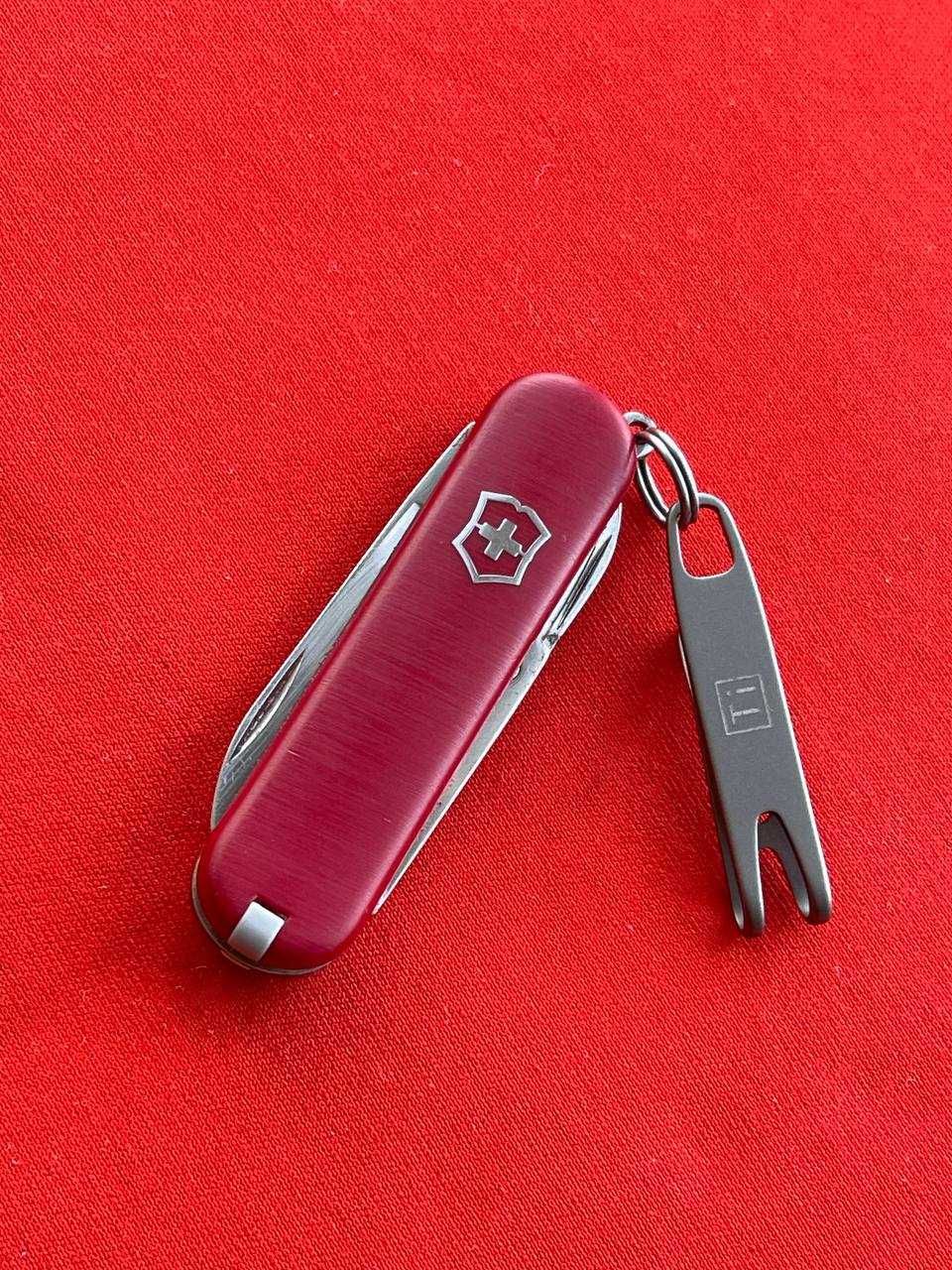 Титановая клипса для мультитулов Victorinox