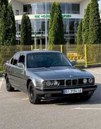 BMW e34 (серебристая)